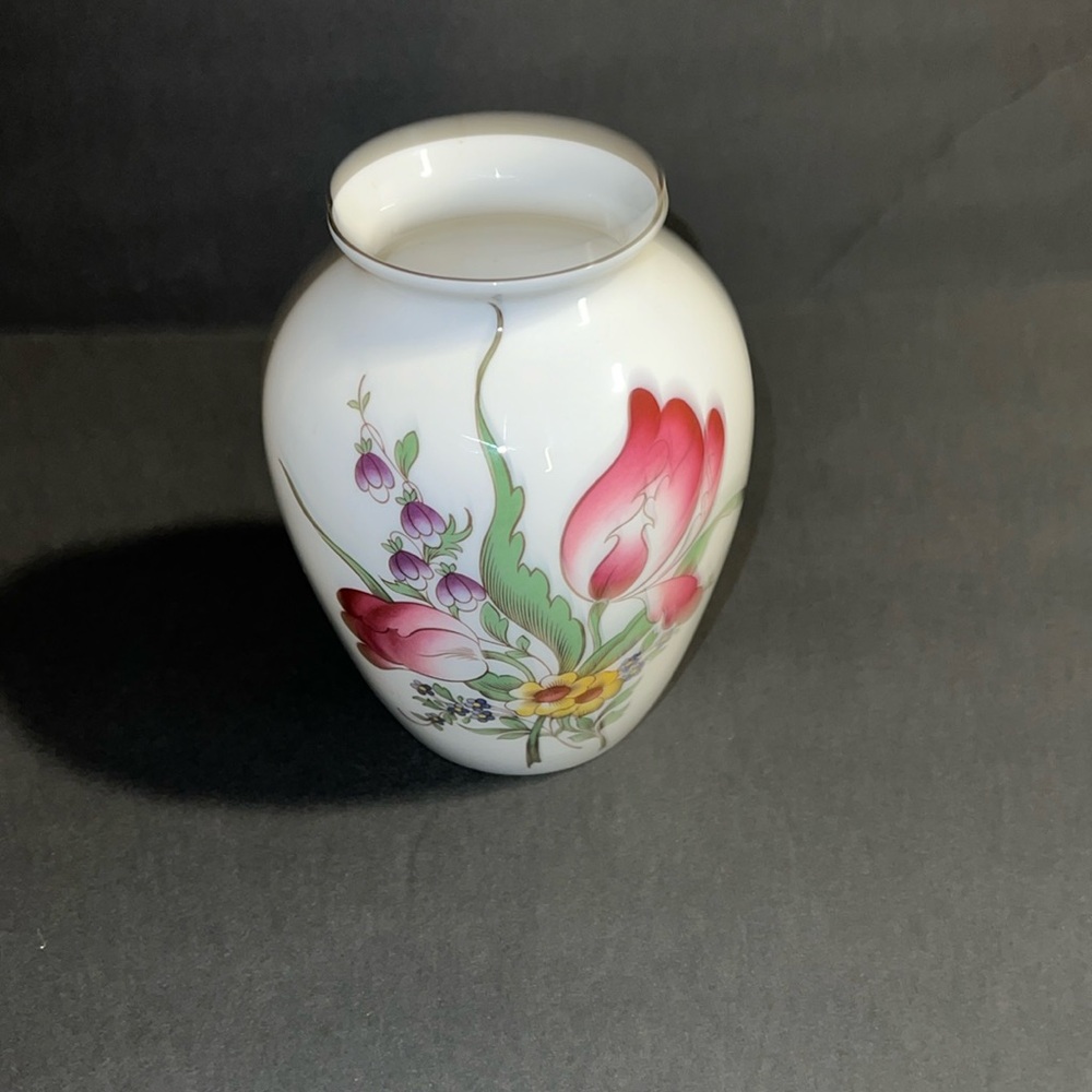 Spode Marlborough Sprays Vase Tulips Small 5 x 4 inches